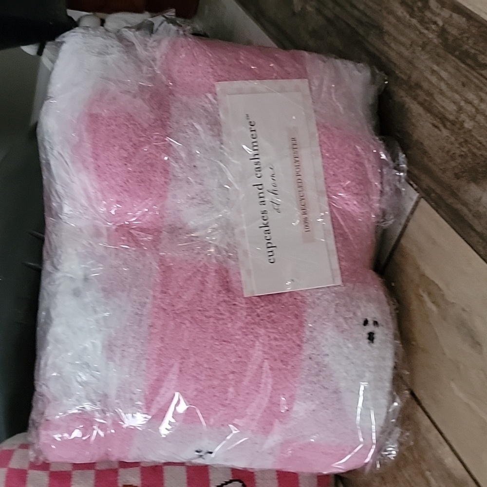 Cupcakes and cashmere ghost blanket